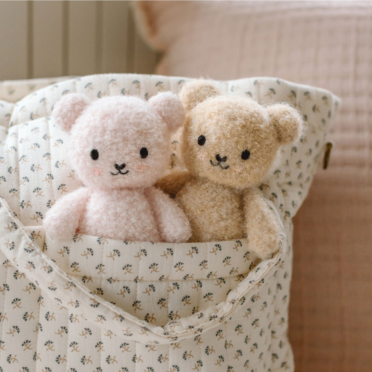 Baby bouclé bear (honey)